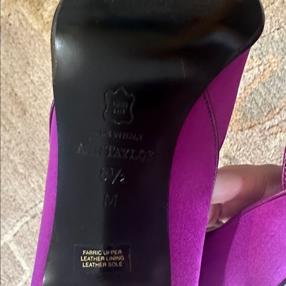 Fabulous vintage Ann Taylor pumps size 8.5 leather Magenta satin upper - Picture 3 of 5